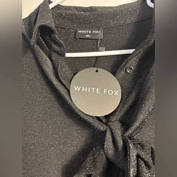 White Fox Boutique Elegant Black blouse - Picture 3 of 6